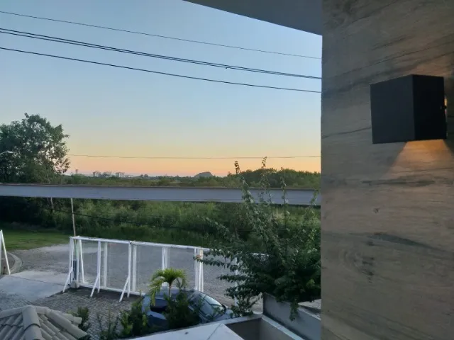 Casa com 5 quartos e 5 banheiros, cozinha com fogão a gás — photo 17