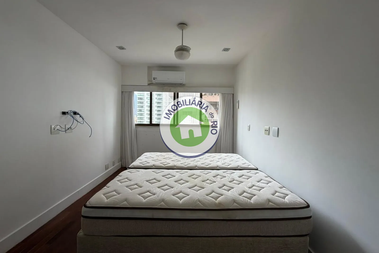 Apartment with 4 bedrooms and 5 bathrooms — photo 29