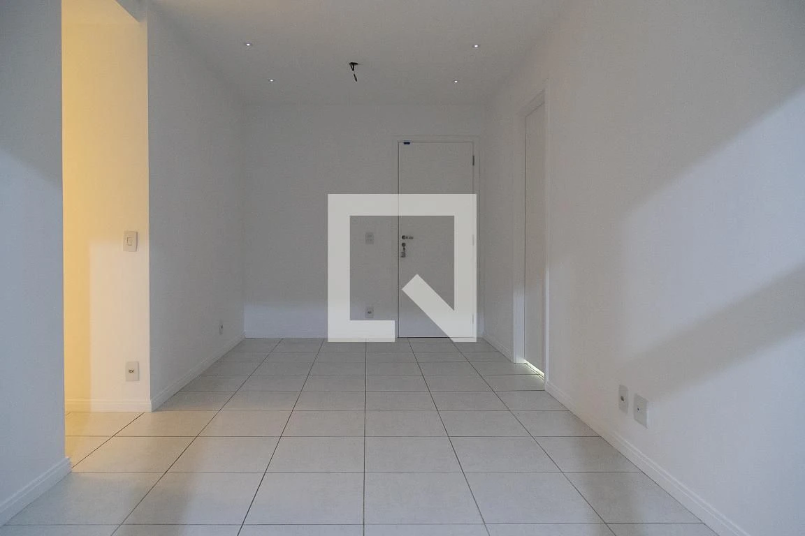 Glass-enclosed balcony in a 2-bedroom apartment, 74 m² — photo 26