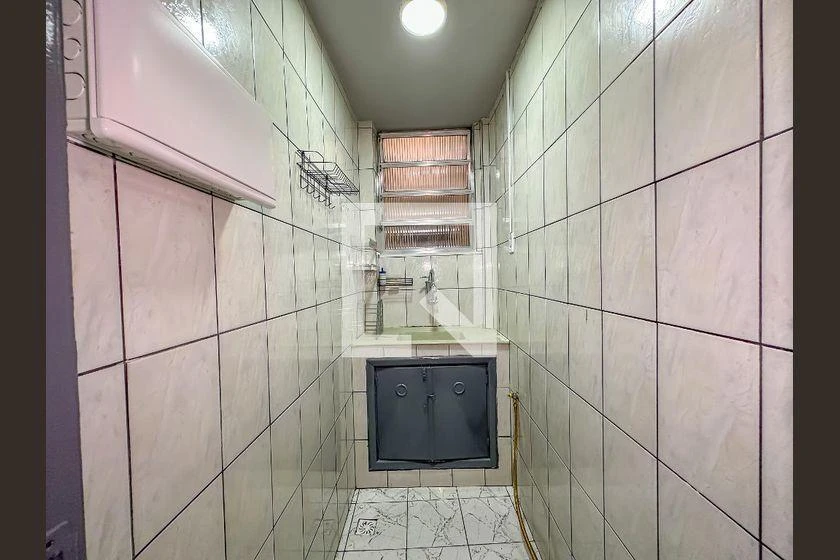 Studio com piso de madeira ou laminado, Centro — photo 11