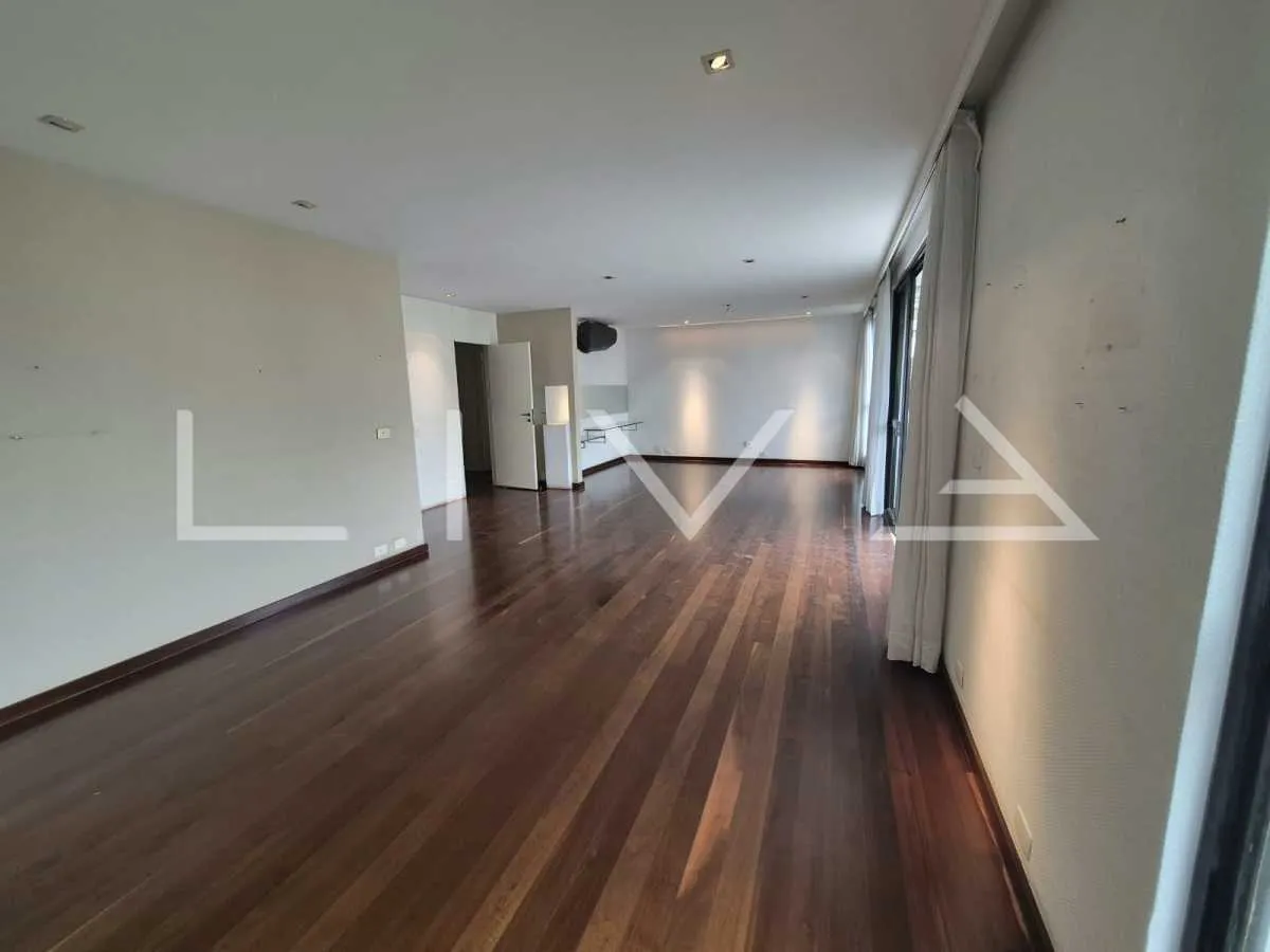 Furnished apartment, 167 m², with a bathtub — photo 12