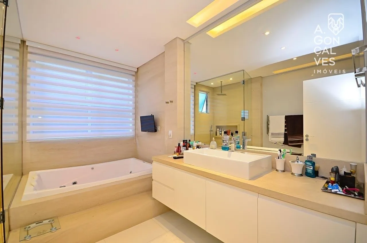 668 m² house with 4 en-suite bedrooms and private garden — photo 17