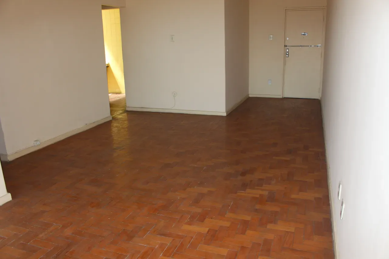 Apartamento de 2 quartos com cozinha fechada e suíte — photo 3