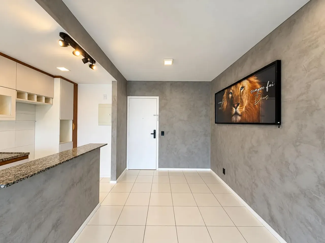 2-bedroom apartment with a mountain view — photo 10