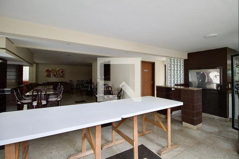147 m² apartment with a home office and a bathtub — photo 37