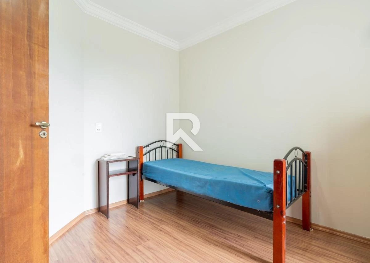 250 m² house with a walk-in closet and a bathtub — photo 30