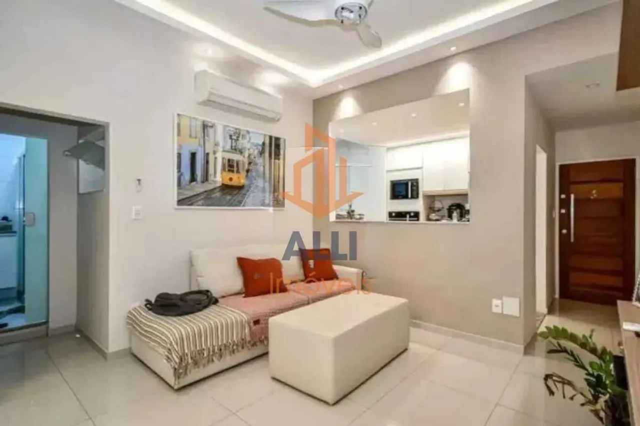 2-bedroom apartment in a building with a coworking space