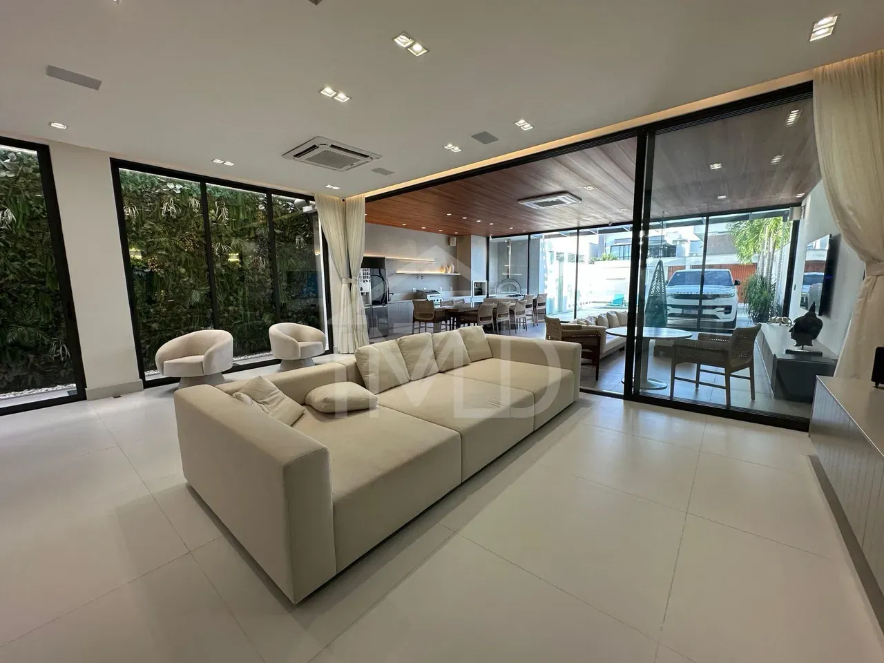 Furnished house with 4 bedrooms and 600 m² — photo 26