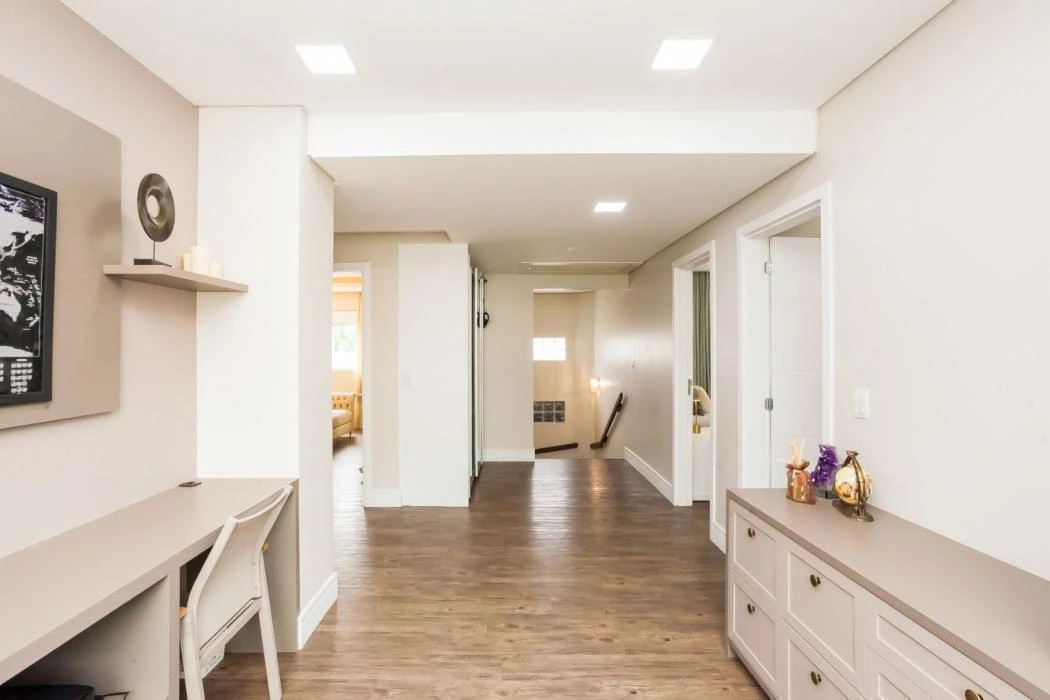 4-bedroom house with floor-to-ceiling windows — photo 50