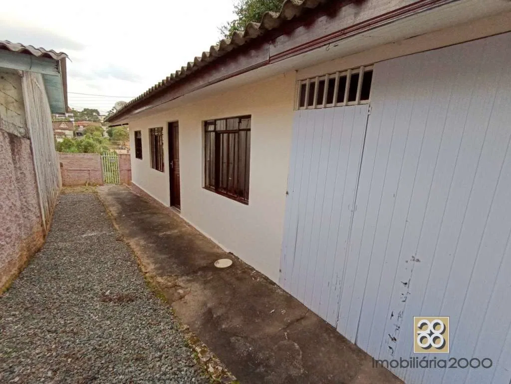 One-bedroom house with wood or laminate floors in Curitiba — photo 12