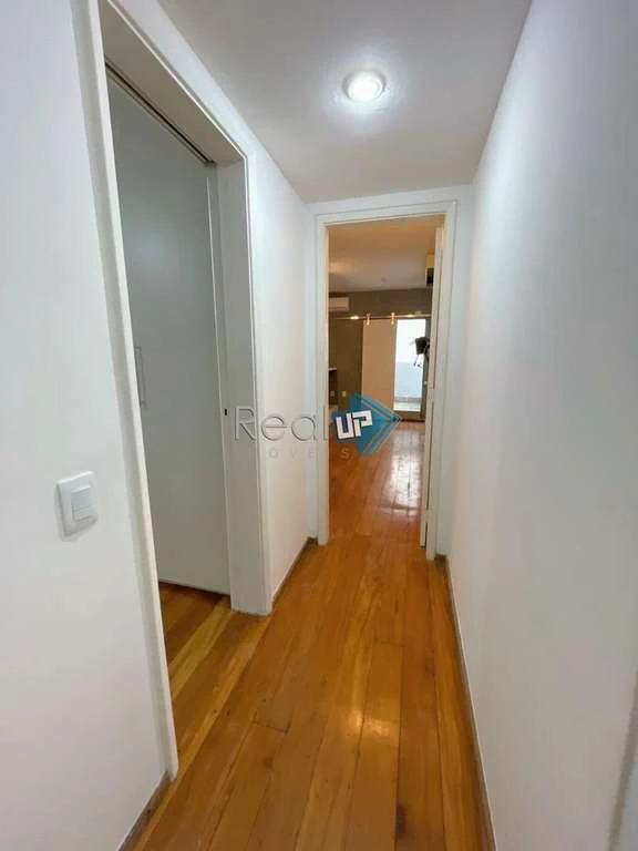 2-bedroom apartment with a glazed balcony — photo 17