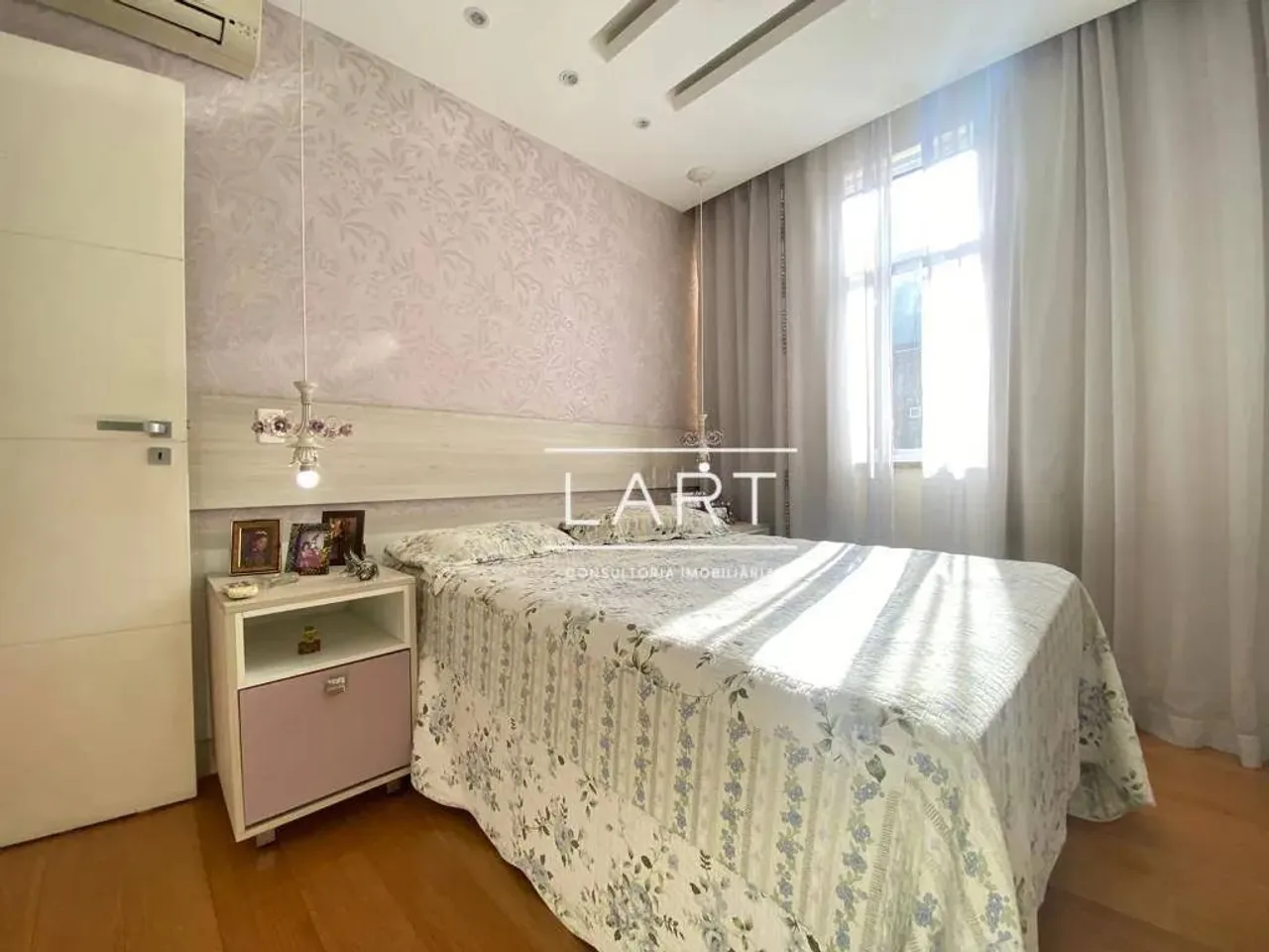 Apartamento com 4 dormitórios e 5 banheiros, 350 m² — photo 6
