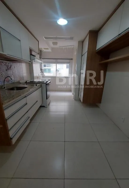 3-bedroom apartment in a building with a pool — photo 3