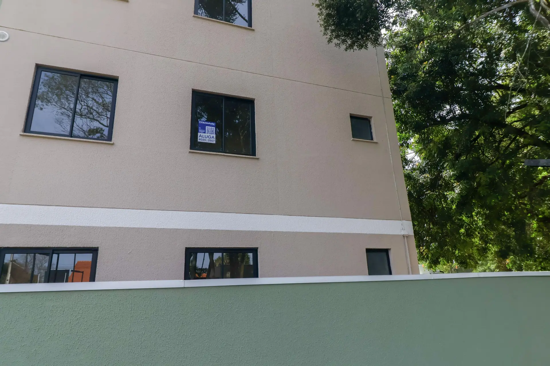 3-bedroom apartment with a park view in Curitiba — photo 45