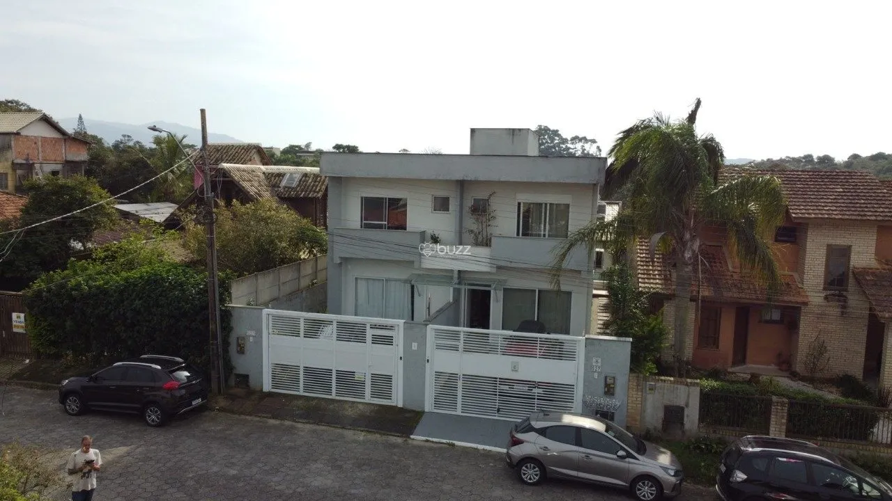 Washing machine in a 4-bedroom house, 200 m² — photo 16