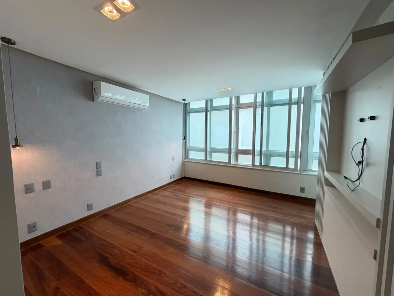 Apartamento de 465 m² com vista para a água e banheira — photo 25