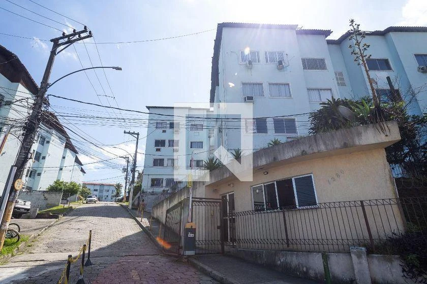 2-bedroom apartment in a building with a pool — photo 30