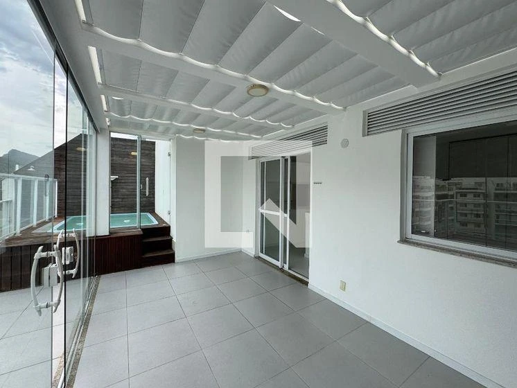 3-bedroom apartment with a mountain view in Rio de Janeiro — photo 18