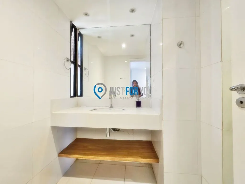 Furnished apartment with 4 bedrooms and 144 m² — photo 15