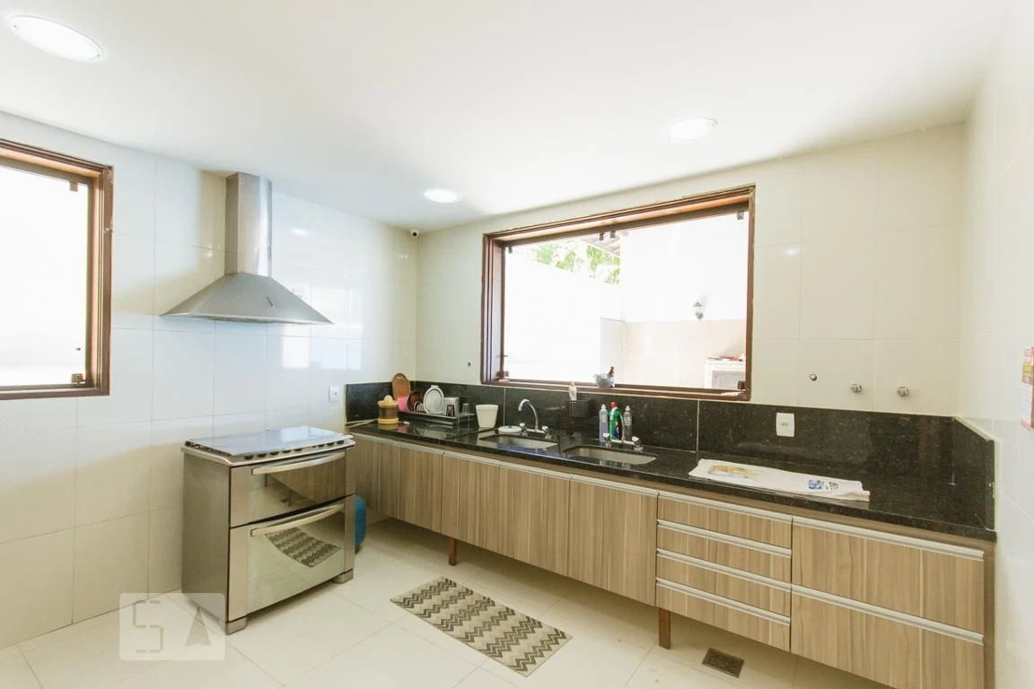 Casa mobiliada com 3 suítes e 6 banheiros — photo 2