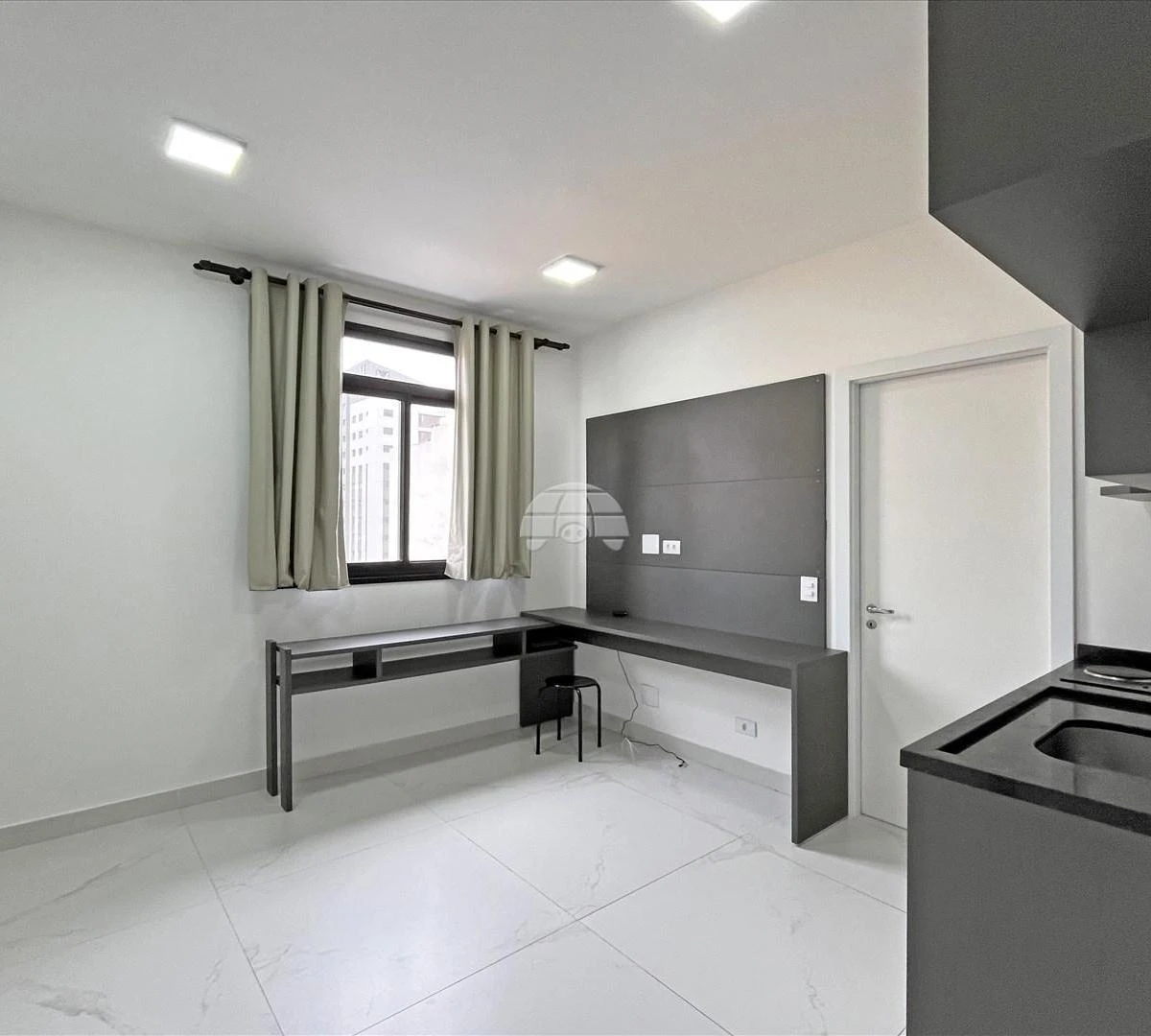 1-bedroom apartment with 1 bath, no parking — photo 2