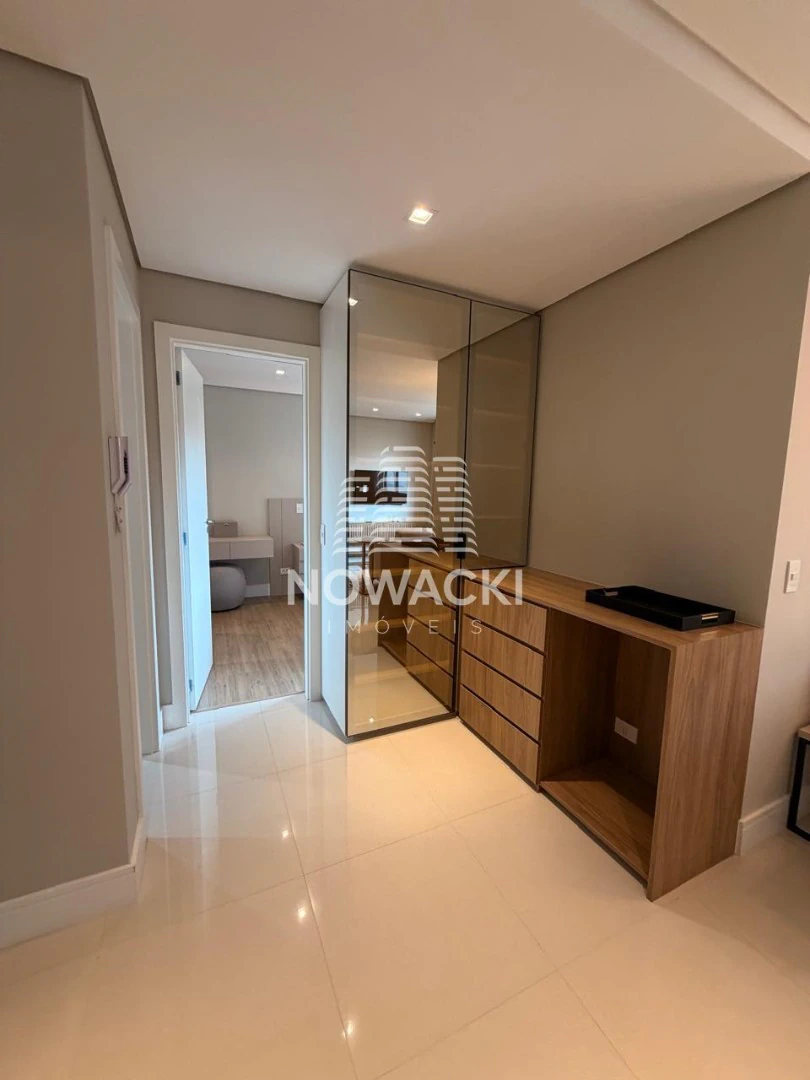 Walk-in closet in a one-bedroom apartment, 50 m² — photo 9