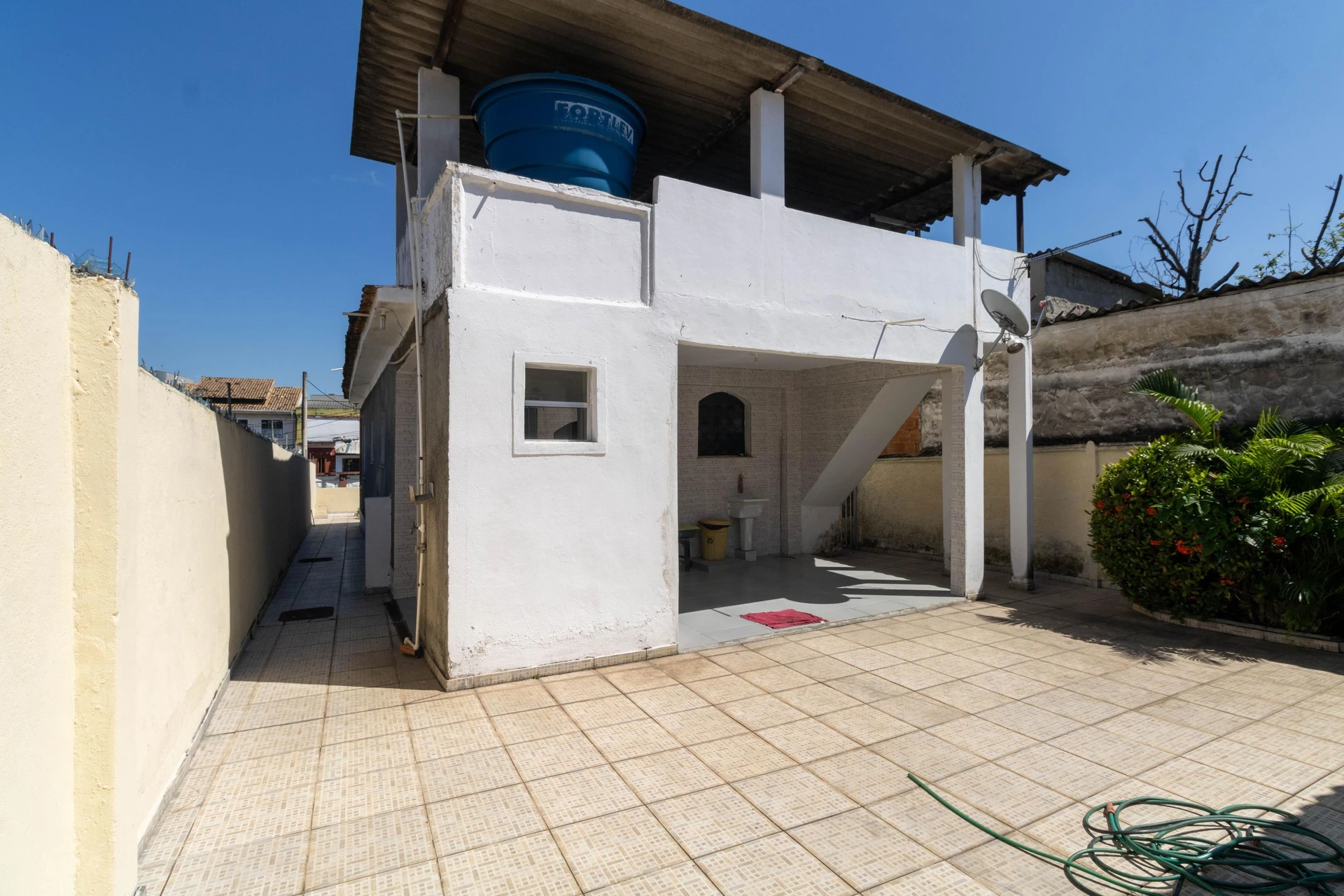 Unfurnished house with 3 bedrooms and a private garden — photo 18
