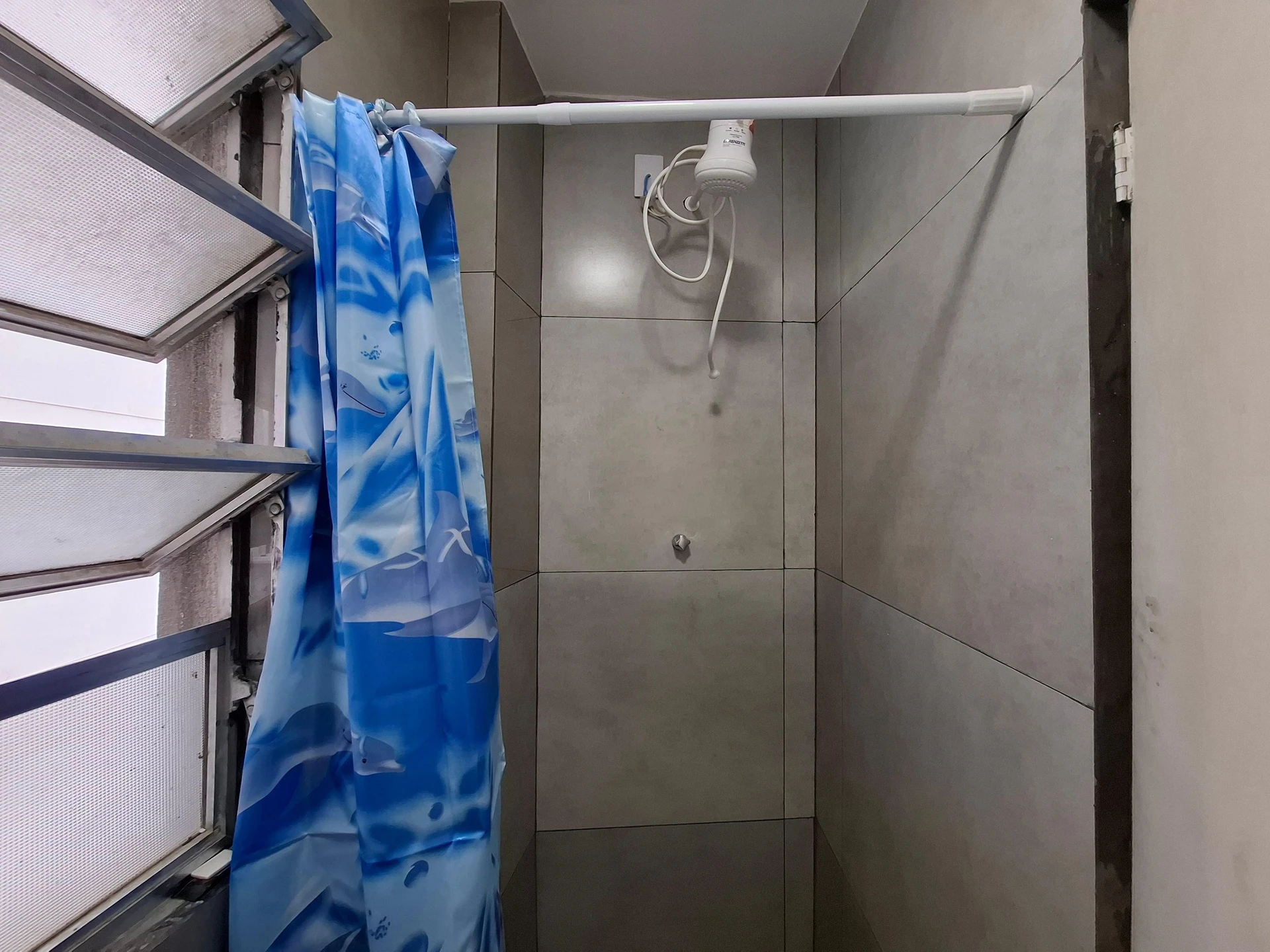 1-bedroom apartment with compact kitchenette, no parking — photo 13