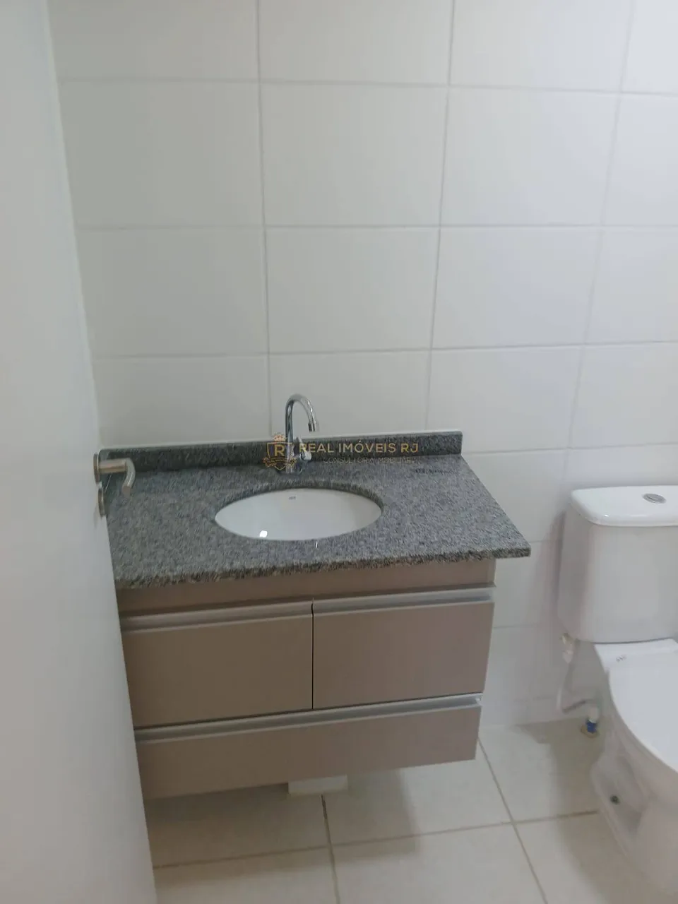 Невмебльована квартира з окремою кухнею — photo 14