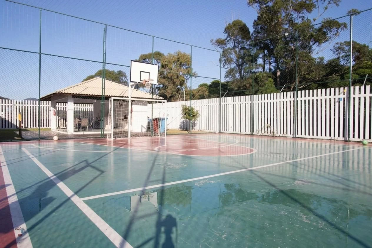 Unfurnished house with 3 bedrooms and 2 bathrooms