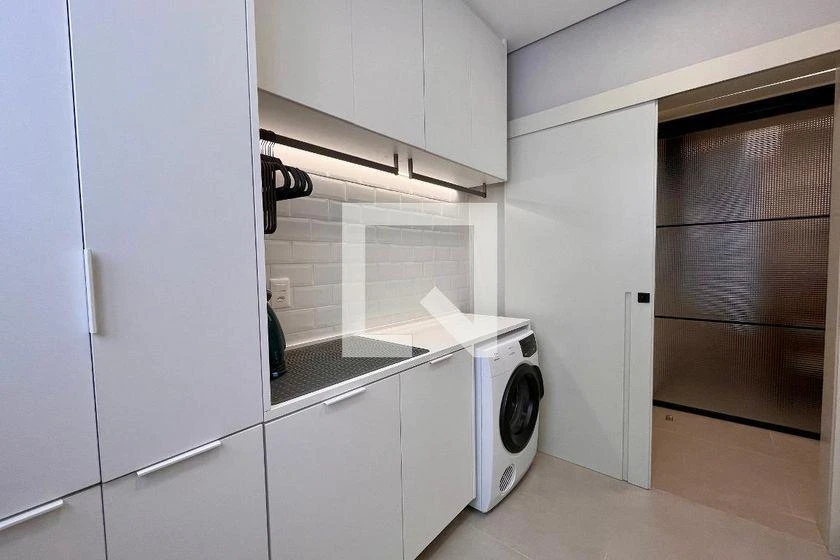 Apartamento de 150 m² com closet e janelas do piso ao teto — photo 26