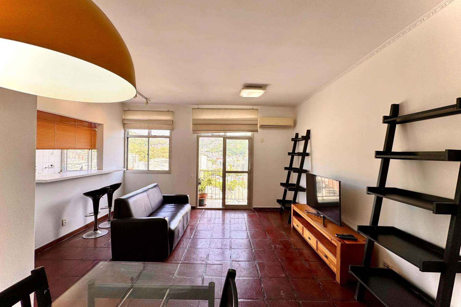 2-bedroom apartment in a building with a gym — photo 20