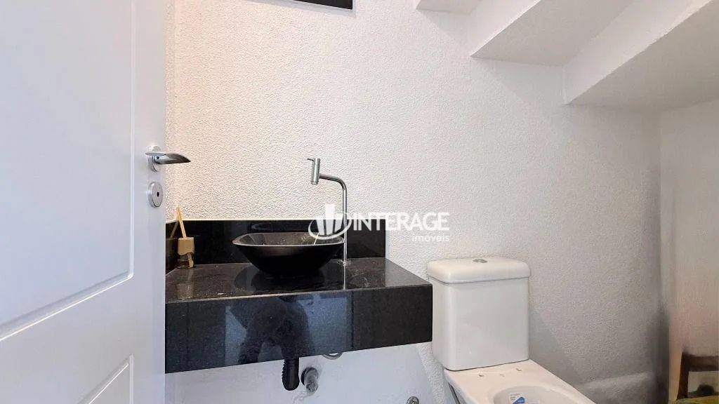 3-suite townhouse with private BBQ and garden — photo 11