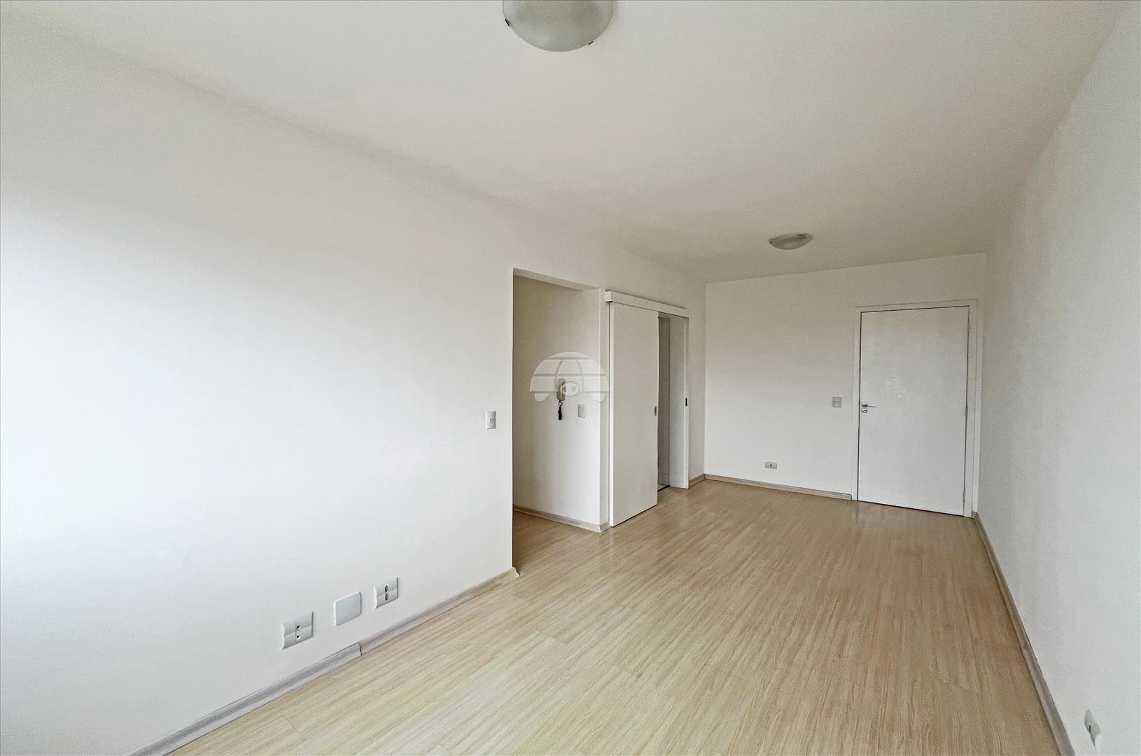 Apartment, 59 m², with wood or laminate floors — photo 8