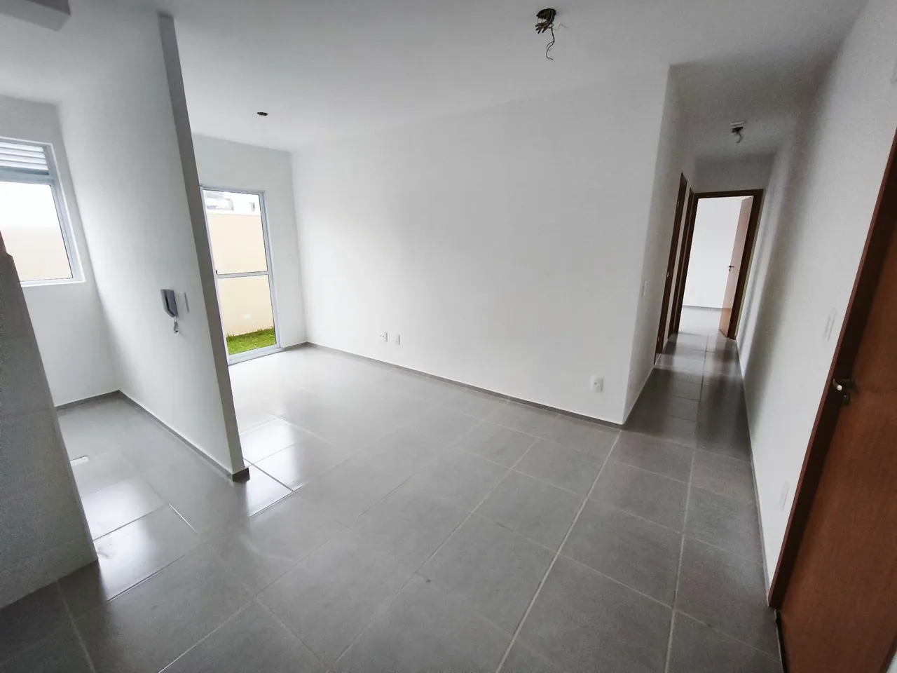 Unfurnished 2-bedroom apartment with integrated kitchen