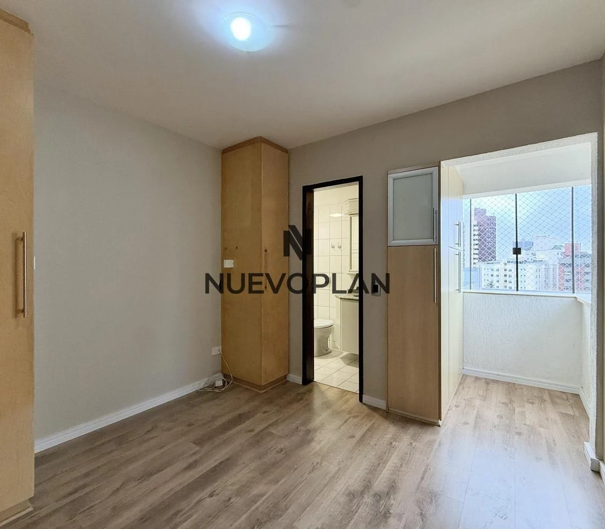 Floor-to-ceiling windows in a 3-bedroom apartment, 77 m² — photo 4