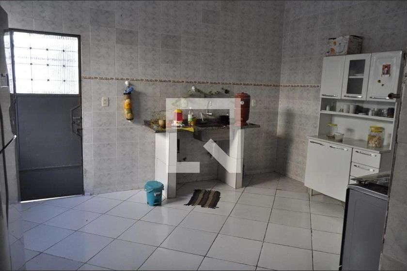 Rental house with a suite and 6 bedrooms — photo 13