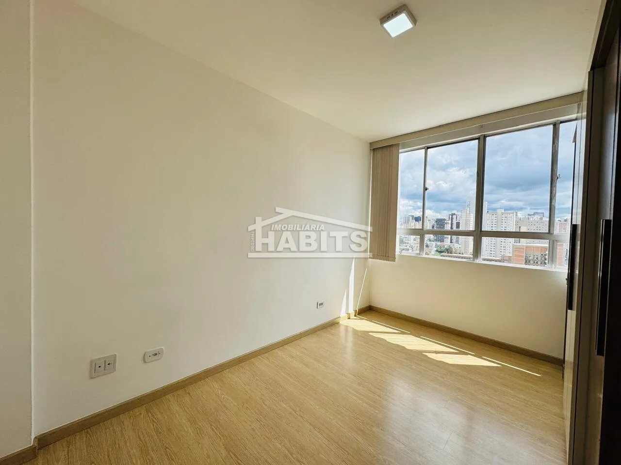 Wood or laminate floors in a one-bedroom apartment, 35 m² — photo 3