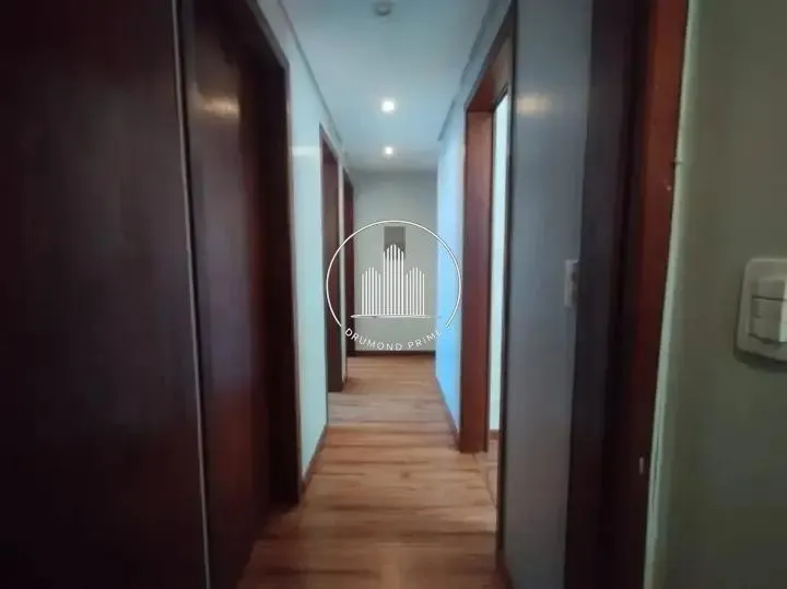 4-bedroom apartment in a building with a pool — photo 6