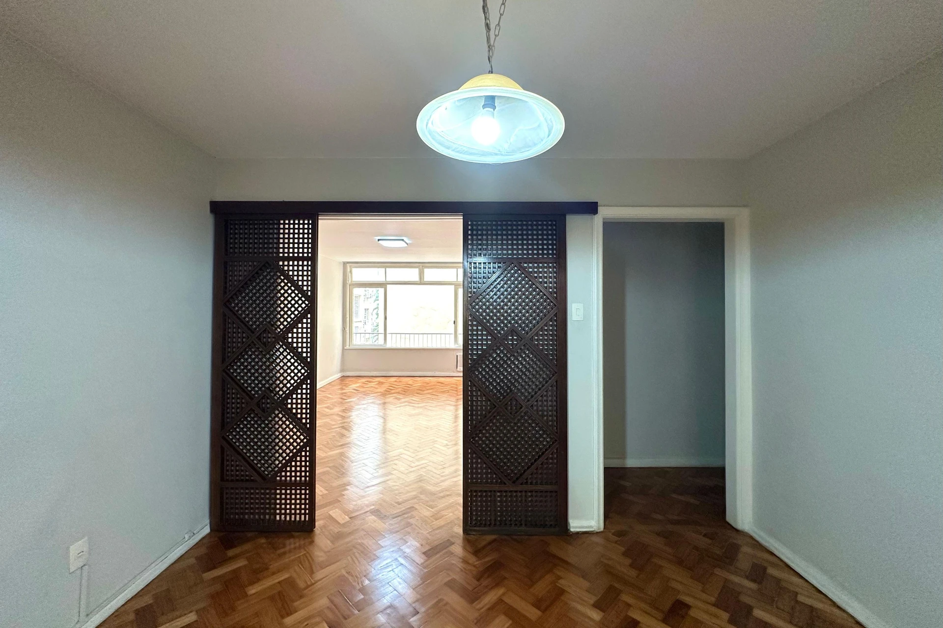 Квартира з 3 спальнями та дерев'яною підлогою або ламінатом — photo 23
