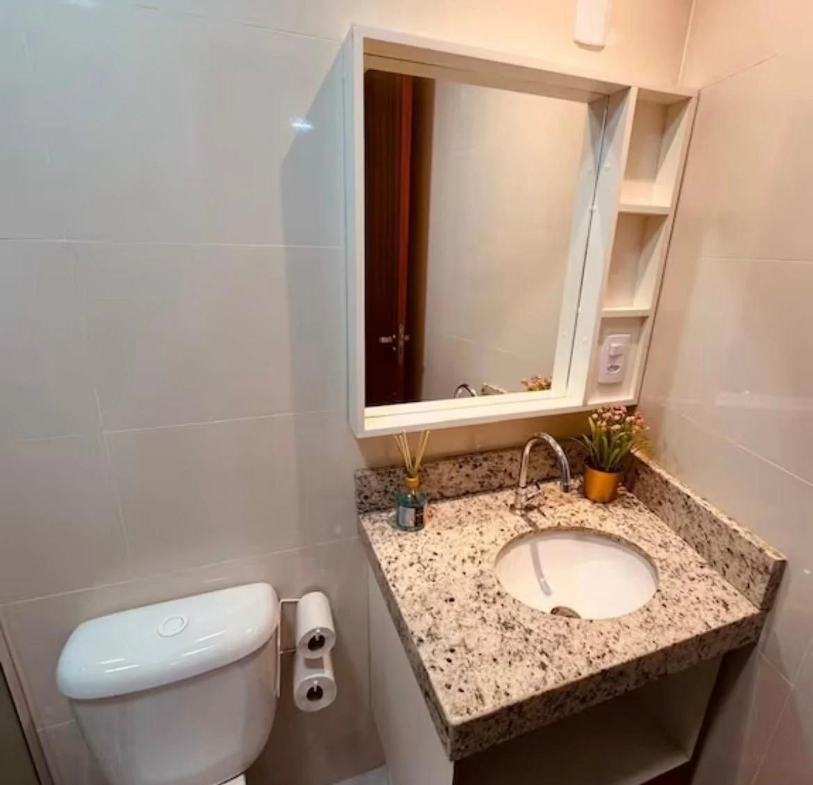 Furnished 2-bedroom apartment with 1 bathroom, no parking — photo 16