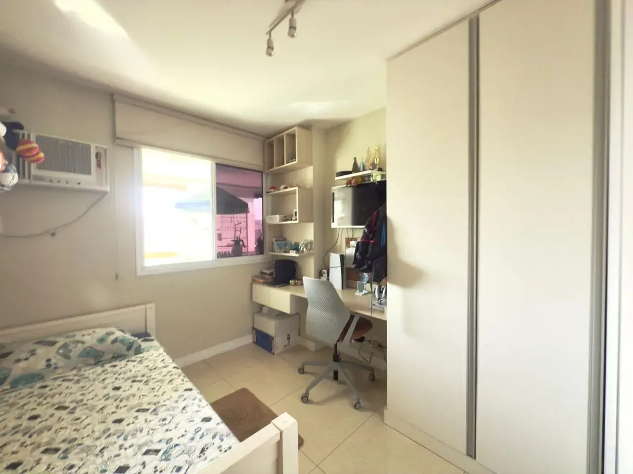 Loft with 3 bedrooms, 3 baths, and 216 m² — photo 13
