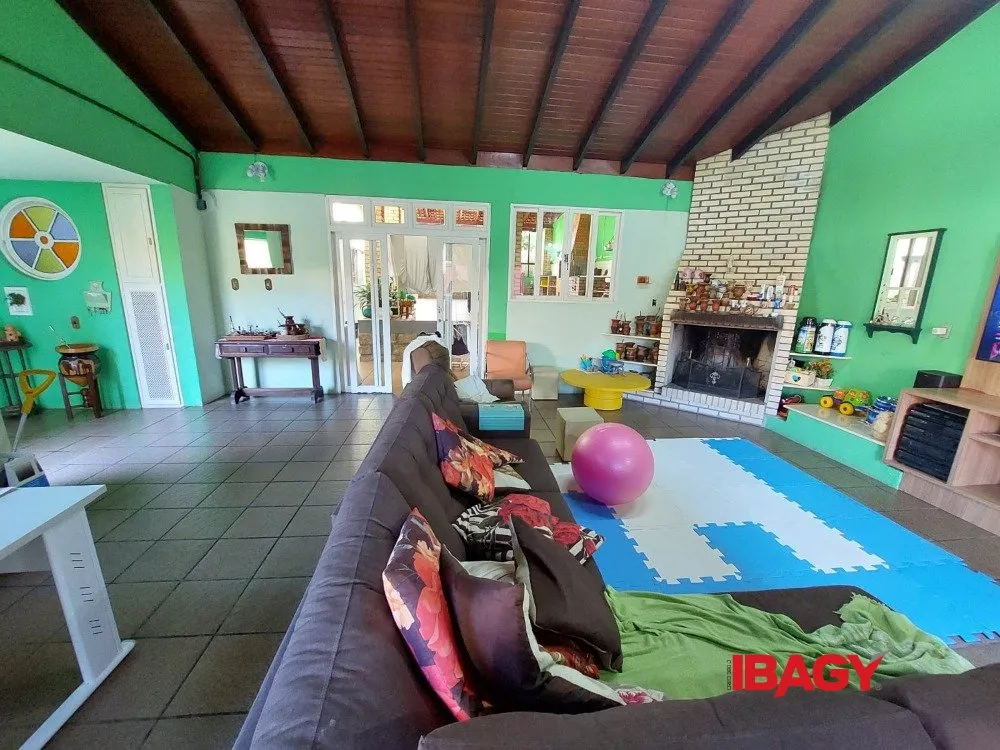 Casa amueblada con 4 dormitorios y 950 m² — photo 8