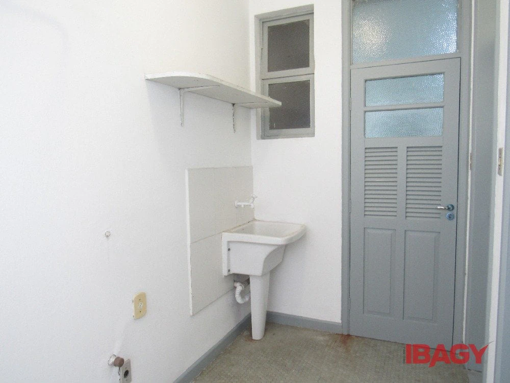 3-bedroom apartment with a separate kitchen 80 m² — photo 15