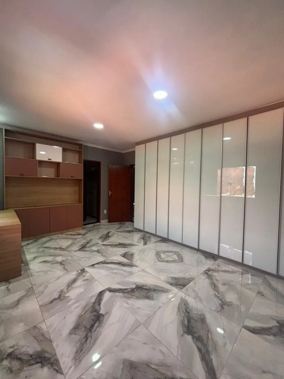 Furnished house with 4 bedrooms and a kitchen-dining area — photo 20