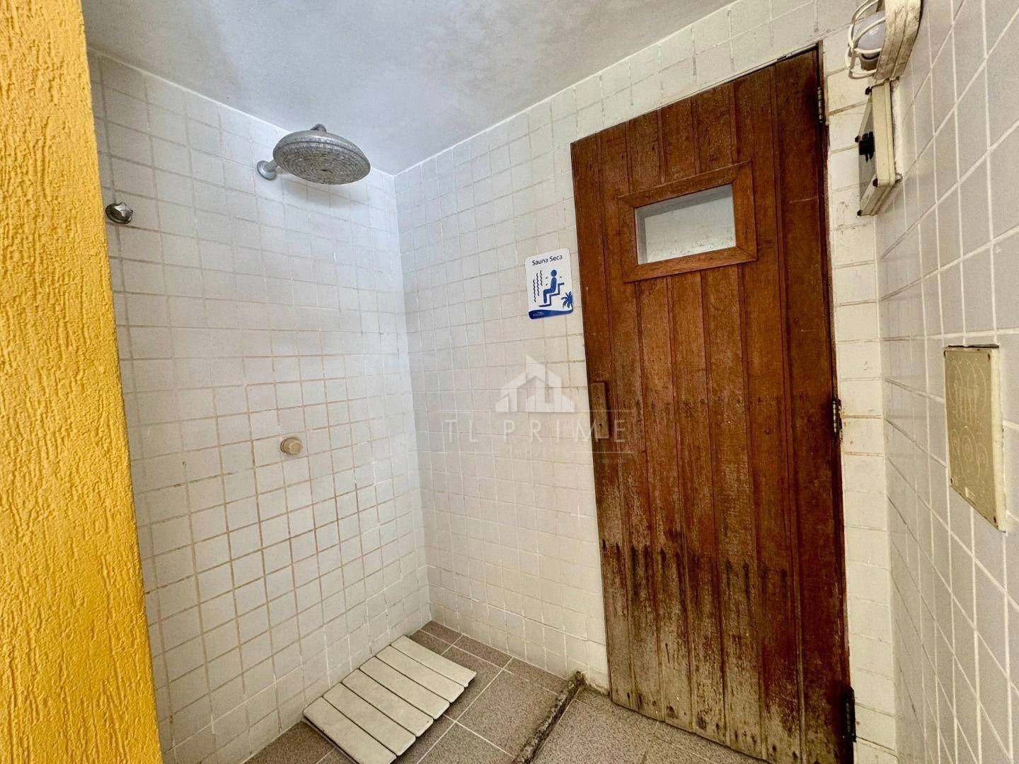 2-bedroom apartment with a private pool — photo 25