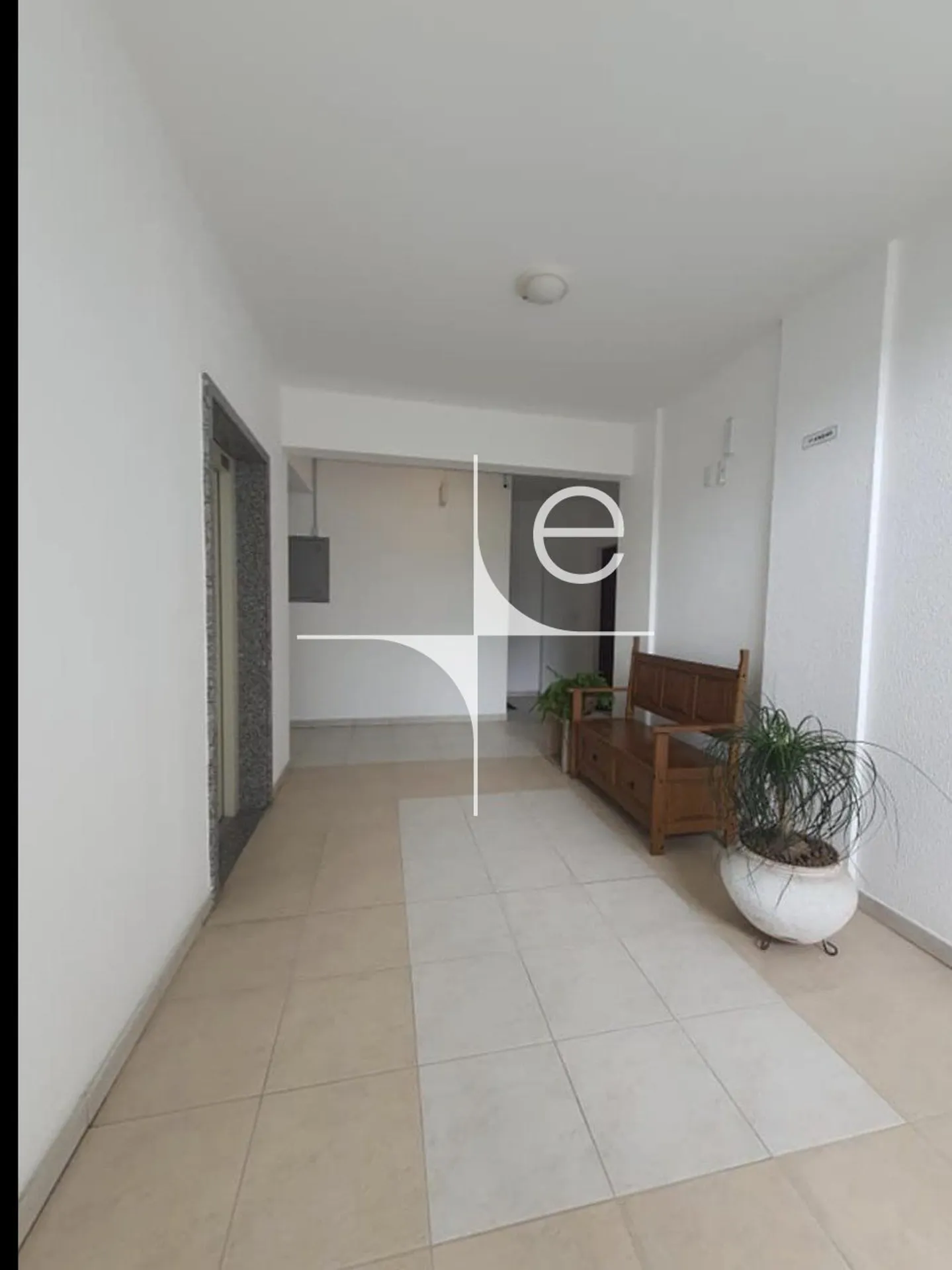 Apartamento com 3 quartos e fogão a gás na cozinha — photo 17