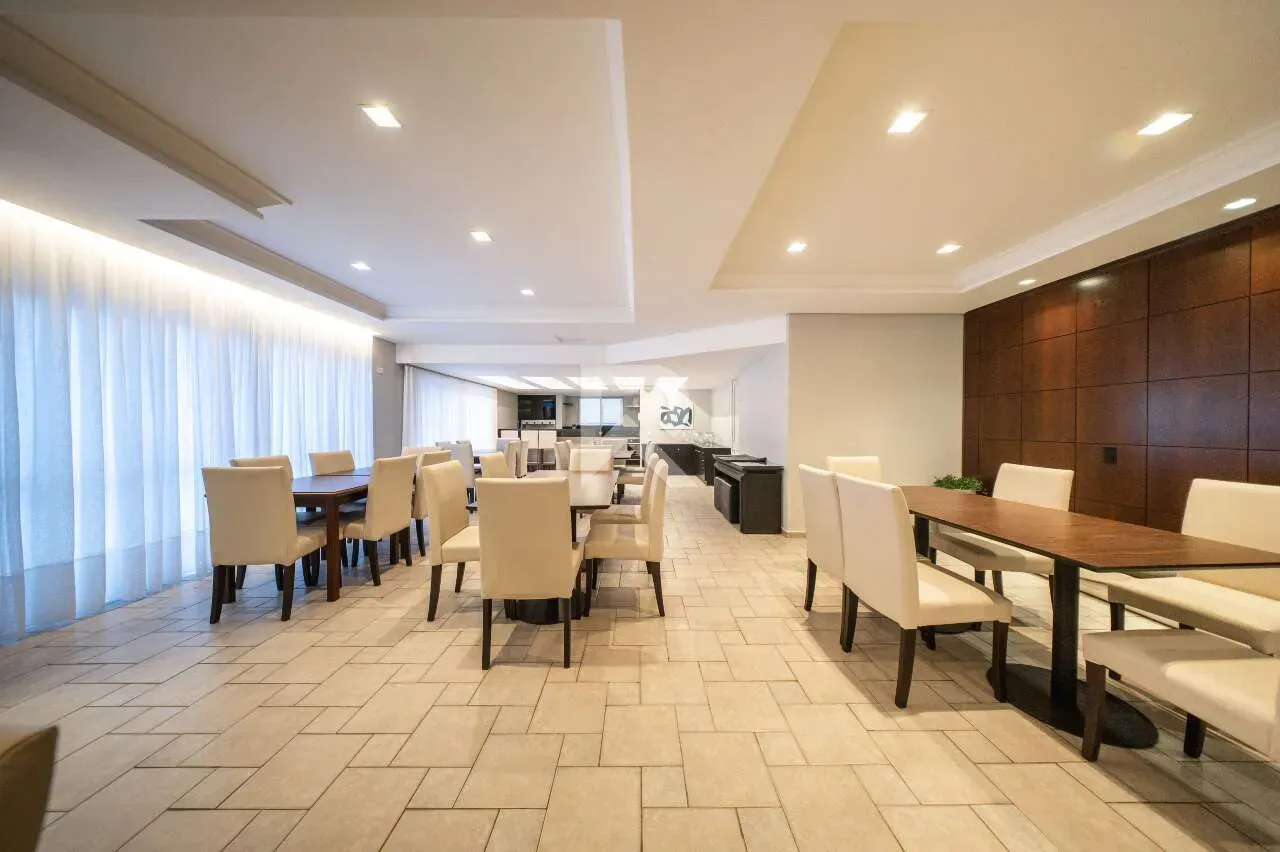 Furnished apartment with 3 bedrooms and 221 m² — photo 46