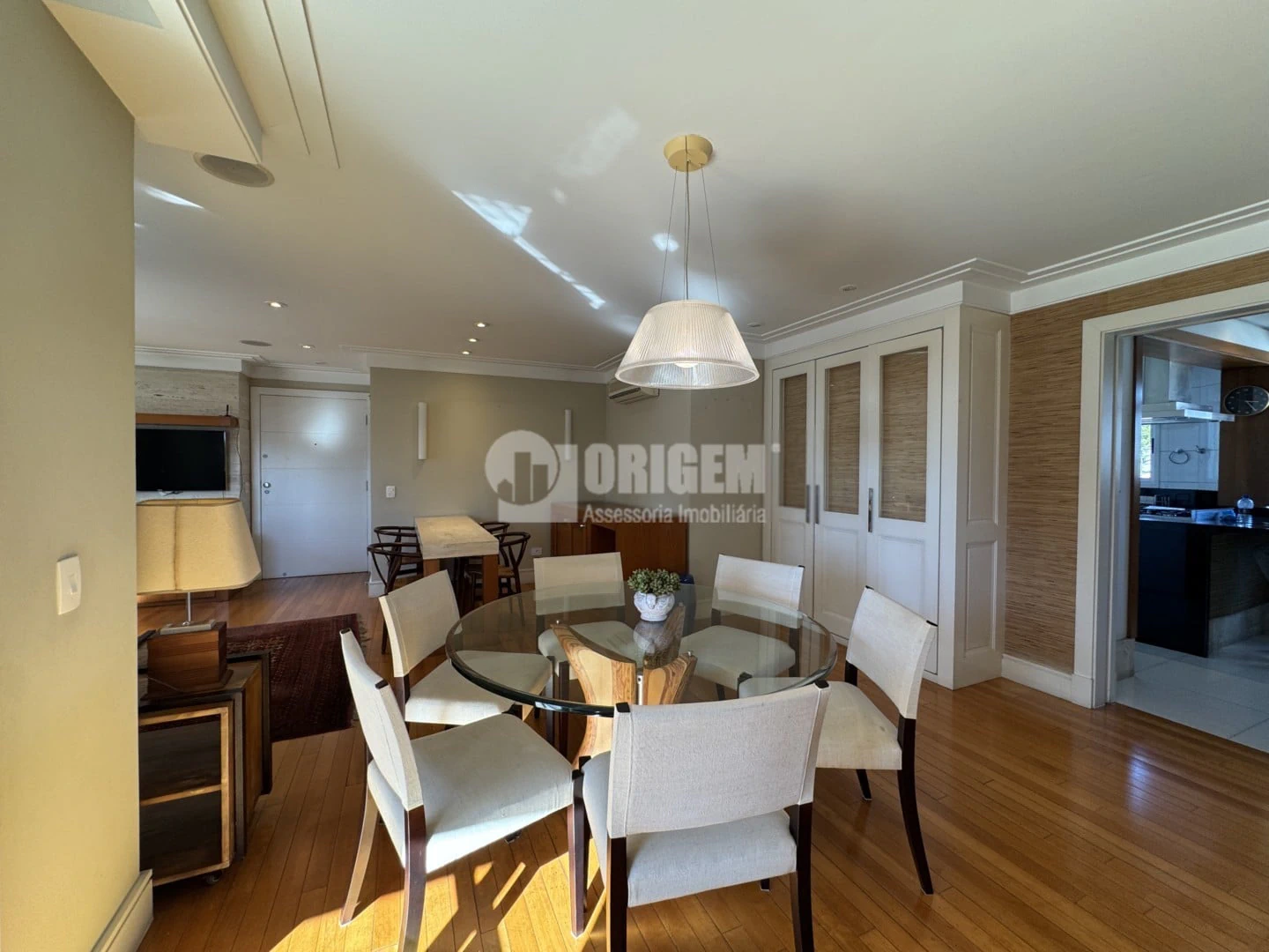2-bedroom apartment with a bathtub in Curitiba — photo 12