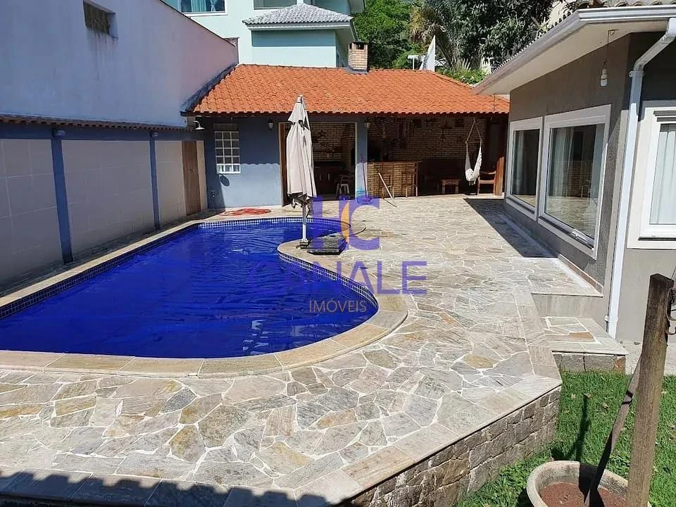 House with 5 bedrooms and mountain-view windows — photo 2
